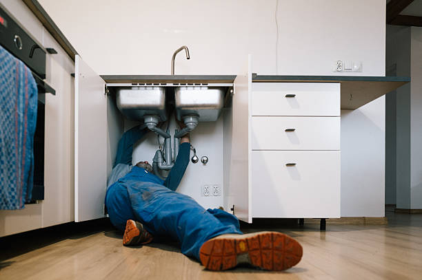 Professional Emergency Plumber technician working in Mount Sterling, IL